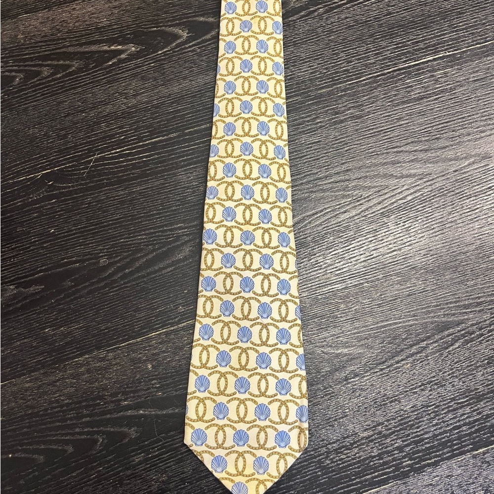 Elegant Patterned Tie in Blue and Gold